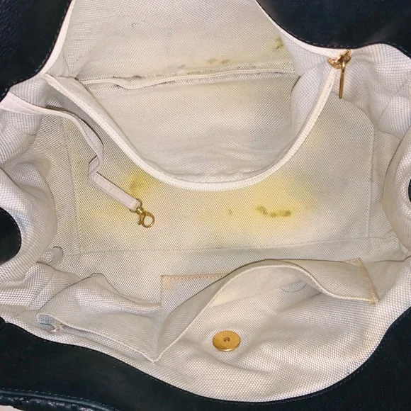 Chanel Black Quilted Leather Shoulder Bag - Picture 7 of 16